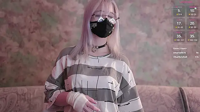 Yunakiss online show from March 1, 9:15 pm