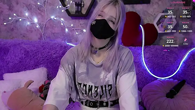 Yunakiss online show from March 18, 9:15 pm