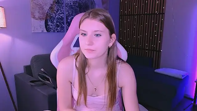 Caroline Desire  online show from April 3, 7:48 am