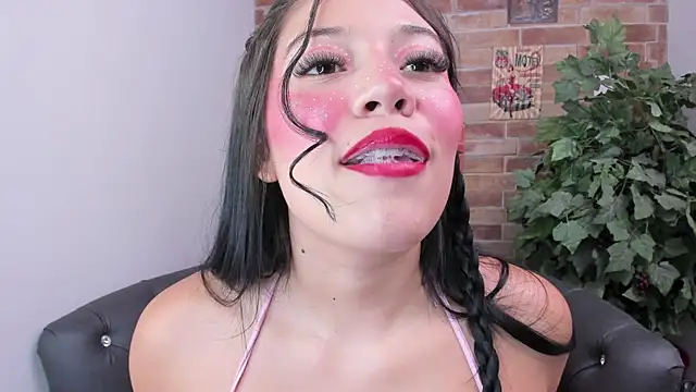 Snapshot of foxy_vera chatting on July 10, 11:10 am foxy vera online show from July 10, 11:10 am