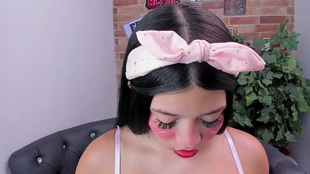 Snapshot of foxy_vera chatting on May 28, 11:05 am foxy vera online show from May 28, 11:05 am