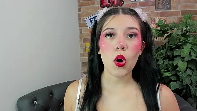 Snapshot of foxy_vera chatting on May 4, 11:02 am foxy vera online show from May 4, 11:02 am