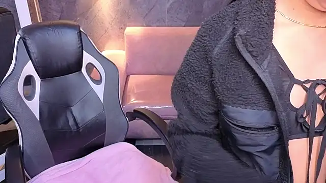 Sophie jones b online show from April 9, 12:33 pm