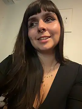 Snapshot of lovelyjinny chatting on February 21, 10:01 pm lovelyjinny online show from February 21, 10:01 pm