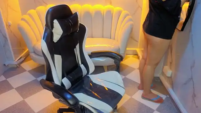 Valerie moon b online show from March 18, 1:02 pm