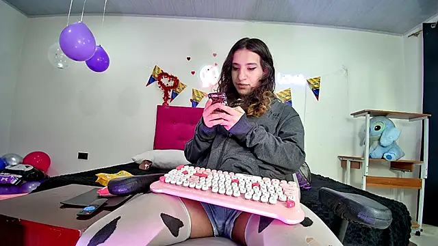 MEW ALIX online show from July 7, 1:36 pm