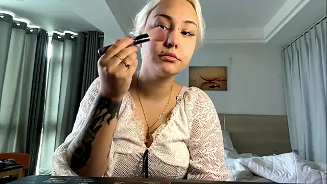 LuxureMia online show from February 1, 5:38 am