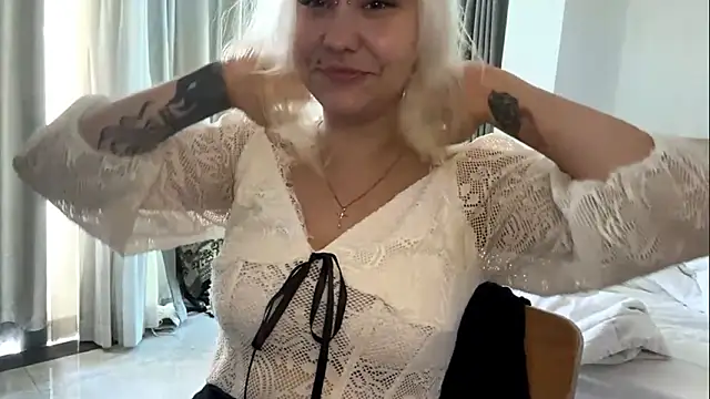 LuxureMia online show from February 5, 5:14 am