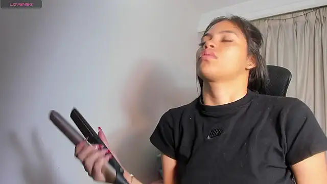 Snapshot of kendall_hernandez chatting on February 11, 2:28 pm kendall hernandez online show from February 11, 2:28 pm