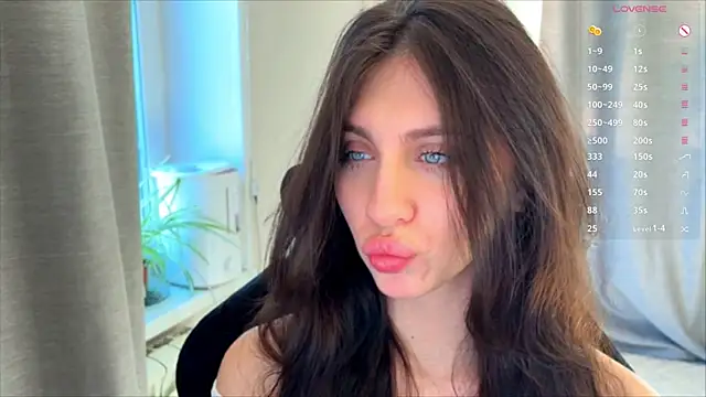 lunawho online show from April 22, 5:36 am