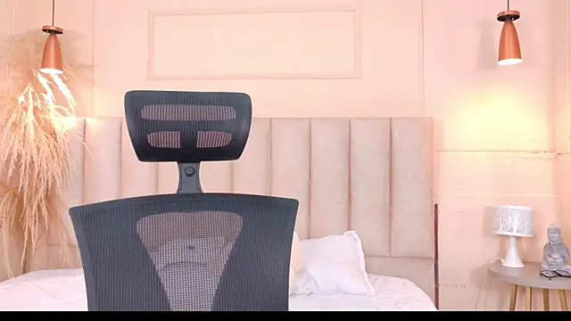 Snapshot of JosselynBrown chatting on June 26, 11:27 am JosselynBrown online show from June 26, 11:27 am