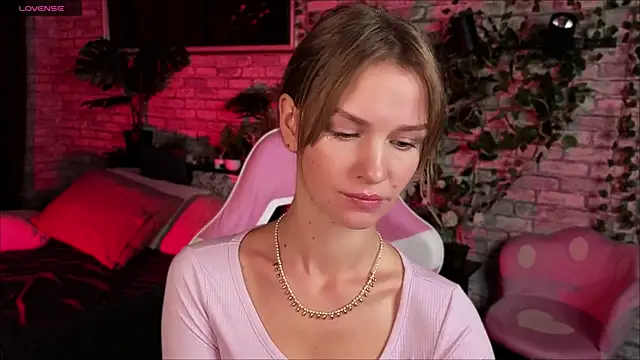 Crystal Kris online show from February 6, 5:36 am