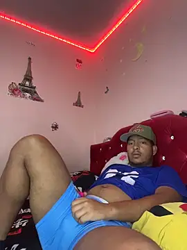 Snapshot of Danny_black11 chatting on February 25, 6:52 pm Danny black11 online show from February 25, 6:52 pm