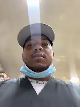 Snapshot of Danny_black11 chatting on February 20, 11:50 pm Danny black11 online show from February 20, 11:50 pm