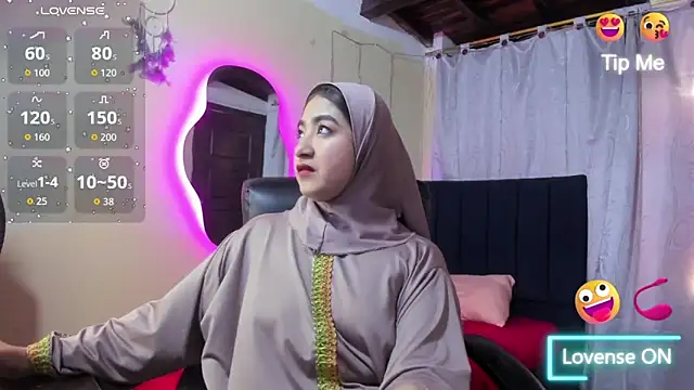 SamiraAwada online show from March 28, 12:17 pm