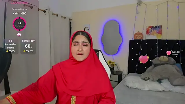 Snapshot of SamiraAwada chatting on April 28, 7:18 pm SamiraAwada online show from April 28, 7:18 pm