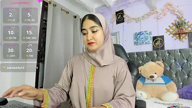 Snapshot of SamiraAwada chatting on June 6, 7:19 pm SamiraAwada online show from June 6, 7:19 pm
