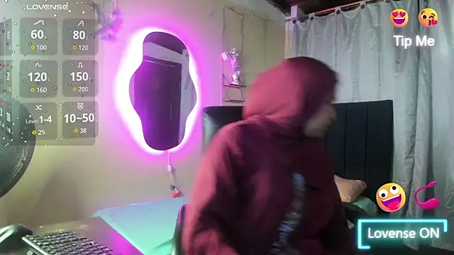 SamiraAwada online show from March 30, 7:04 pm