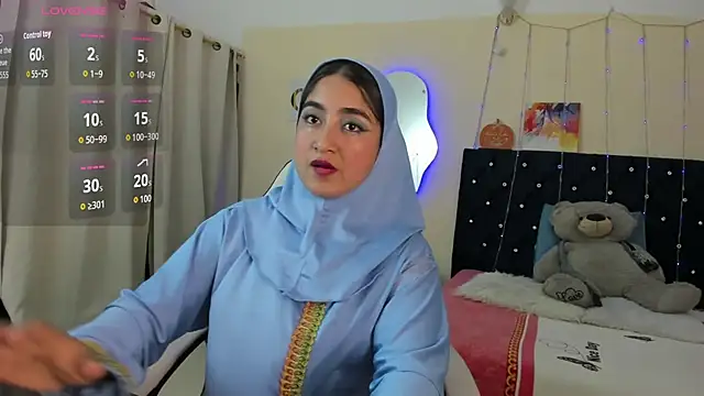 Snapshot of SamiraAwada chatting on May 11, 7:00 pm SamiraAwada online show from May 11, 7:00 pm
