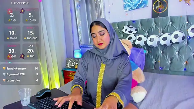 Snapshot of SamiraAwada chatting on June 17, 7:35 pm SamiraAwada online show from June 17, 7:35 pm