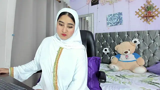 Snapshot of SamiraAwada chatting on June 24, 7:33 pm SamiraAwada online show from June 24, 7:33 pm