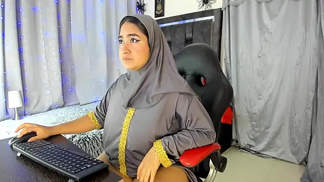 Snapshot of SamiraAwada chatting on July 16, 7:22 pm SamiraAwada online show from July 16, 7:22 pm