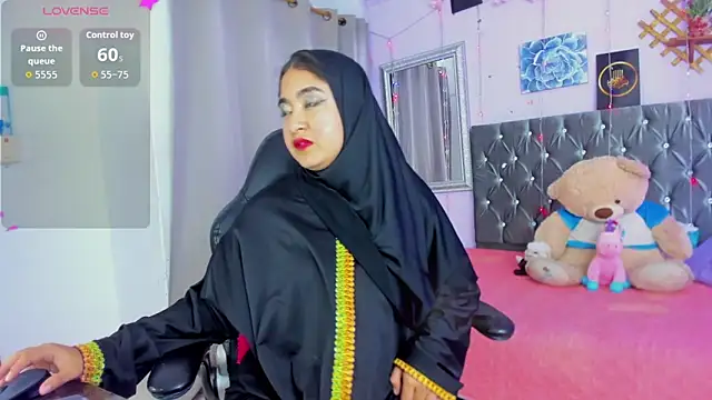Snapshot of SamiraAwada chatting on June 4, 7:40 pm SamiraAwada online show from June 4, 7:40 pm
