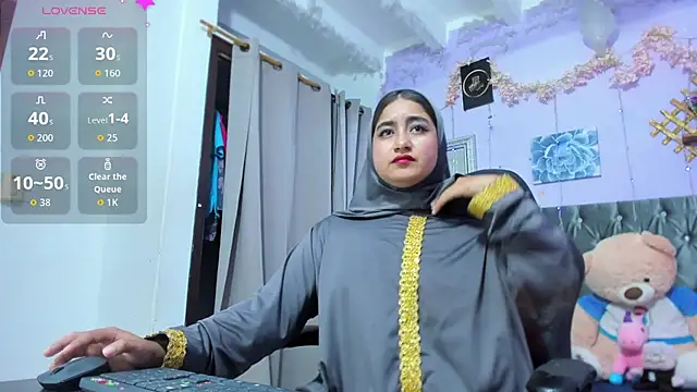 Snapshot of SamiraAwada chatting on June 9, 7:15 pm SamiraAwada online show from June 9, 7:15 pm