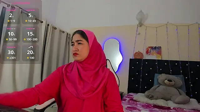 Snapshot of SamiraAwada chatting on May 4, 7:06 pm SamiraAwada online show from May 4, 7:06 pm