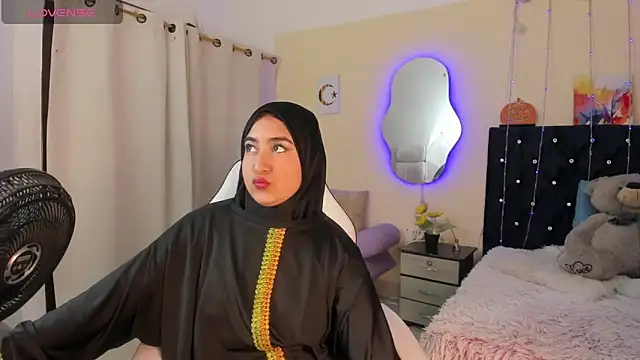 SamiraAwada online show from April 14, 7:19 pm