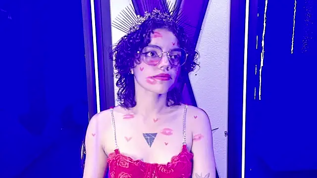 Snapshot of KittyLatina_02 chatting on February 14, 1:39 am KittyLatina 02 online show from February 14, 1:39 am