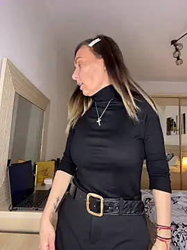 DivineAmely online show from March 10, 9:08 pm