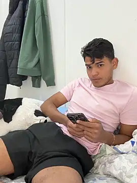 Snapshot of DavShi chatting on February 14, 1:00 pm DavShi online show from February 14, 1:00 pm