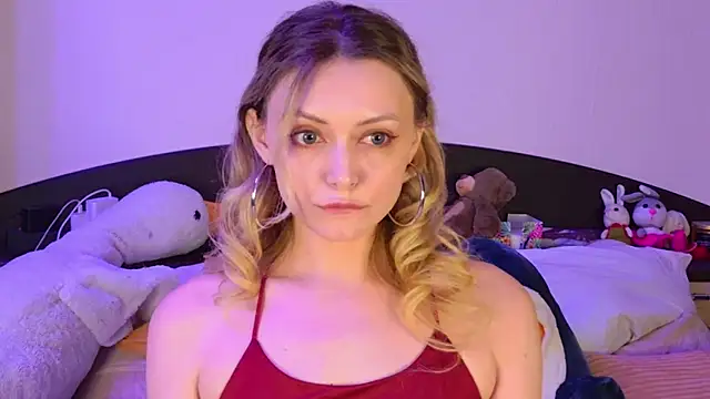 Leecey online show from February 8, 11:24 pm