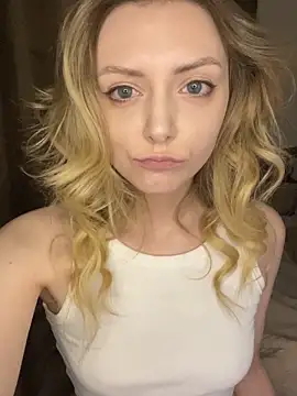 Leecey online show from March 5, 10:59 pm