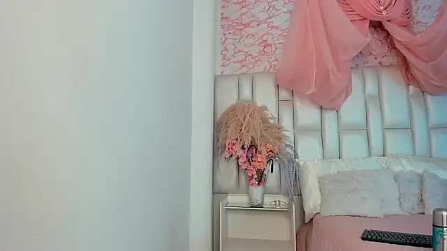 Snapshot of AlisHoward chatting on February 28, 5:34 pm AlisHoward online show from February 28, 5:34 pm