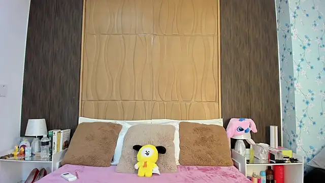 AlisHoward online show from April 7, 7:26 pm