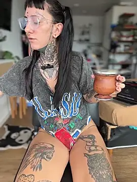 Snapshot of xsadtanas chatting on February 23, 5:35 pm xsadtanas online show from February 23, 5:35 pm