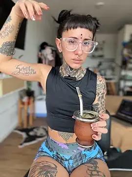 Snapshot of xsadtanas chatting on February 26, 4:51 pm xsadtanas online show from February 26, 4:51 pm