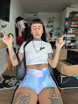 Snapshot of xsadtanas chatting on February 24, 4:41 pm xsadtanas online show from February 24, 4:41 pm