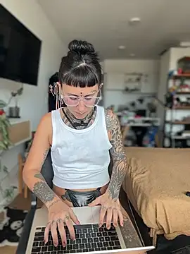 Snapshot of xsadtanas chatting on February 9, 5:11 pm xsadtanas online show from February 9, 5:11 pm