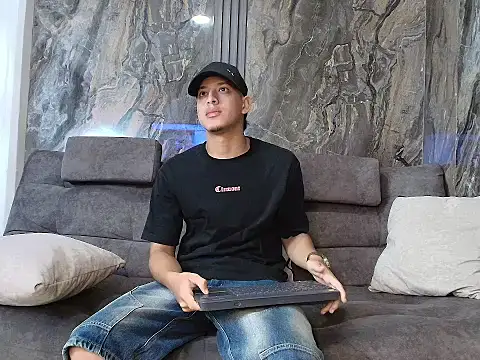 Noah Blackk online show from February 20, 1:13 pm