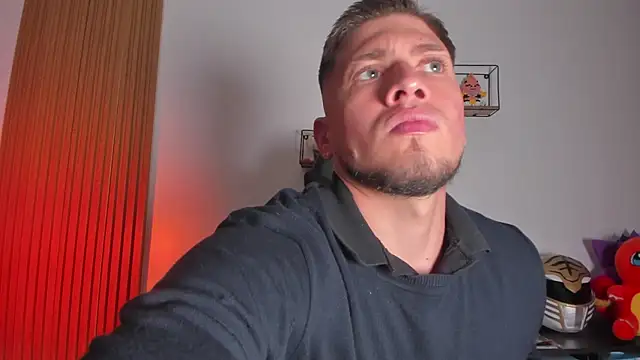 Snapshot of SebastianMaximoff_ chatting on February 20, 8:22 pm SebastianMaximoff online show from February 20, 8:22 pm