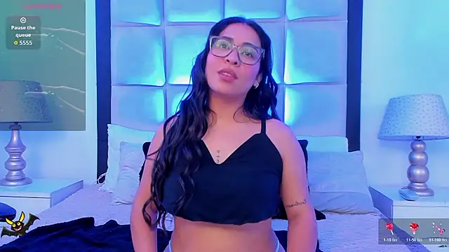 Snapshot of SussyFox chatting on February 8, 8:12 am SussyFox online show from February 8, 8:12 am