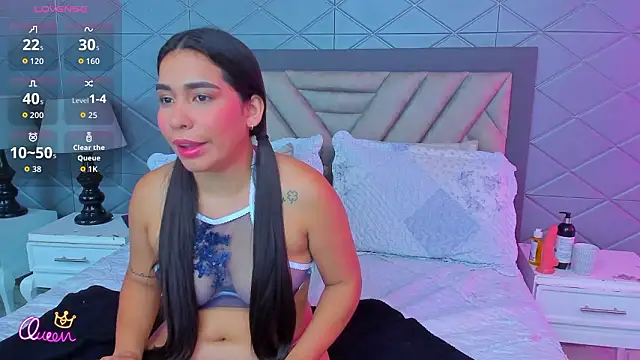 Snapshot of SussyFox chatting on February 15, 1:54 pm SussyFox online show from February 15, 1:54 pm