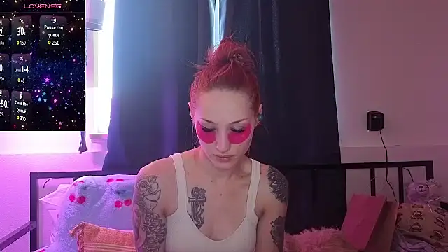 Snapshot of ThornsandHoney chatting on June 18, 6:46 pm ThornsandHoney online show from June 18, 6:46 pm