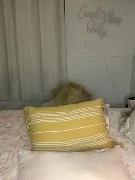 ThornsandHoney online show from March 26, 3:27 am