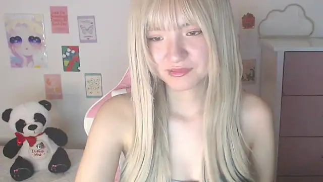 Snapshot of SweetSkyy_ chatting on March 8, 10:57 pm SweetSkyy online show from March 8, 10:57 pm