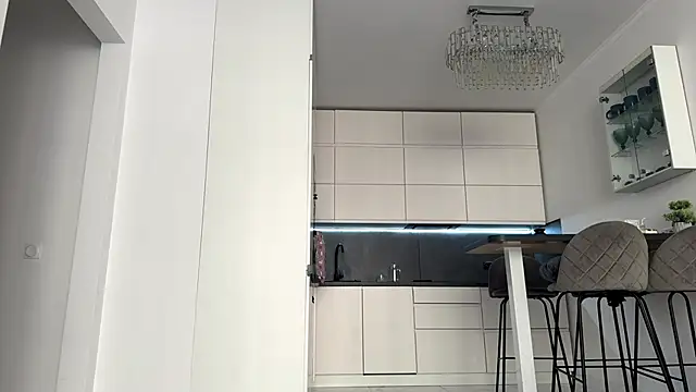 AuraXO online show from May 4, 6:17 am