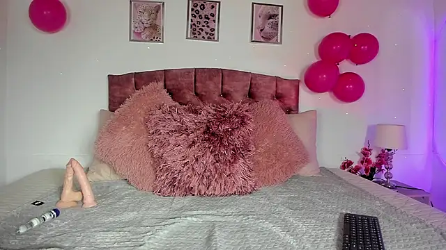 zoe cute2 online show from February 14, 6:19 pm